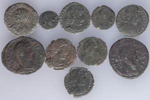 A lot containing 10 bronze coins of the late ... 