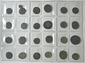 Lot Römische Kaiserzeit. 25 Münzen, späte ... 