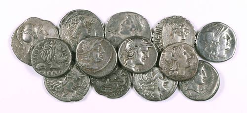Lote de 13 denarios republicanos. ... 