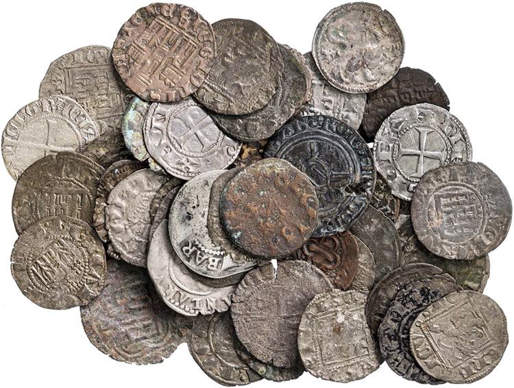 Lote de 54 monedas medievales y de ... 
