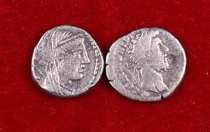 Lote de 2 denarios, uno de la Gens Rubria y ... 