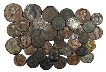 Lote de 38 monedas romanas, una en plata, ... 