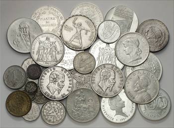 Lote de 65 monedas de diferentes países, la ... 