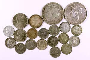 Lote de 20 monedas del Centenario y Guerra ... 