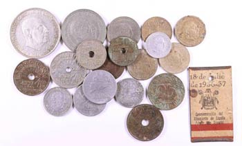Lote de 19 monedas, la mayoria de Franco. A ... 