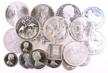 Conjunto de 100 monedas de diversos países, ... 