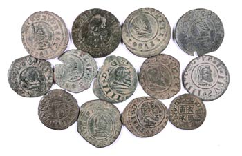 Felipe IV. Lote de 13 cobres: dos de 8 ... 