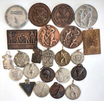 1952-1984. Lote de 23 medallas. Hokey sobre ... 