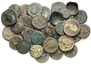 Lote de 32 bronces romanos de distintos ... 