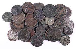 Monedas romanas. Lote de 44 bronces del Bajo ... 
