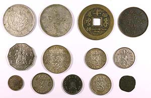 Lote de 13 monedas de diferentes países, ... 