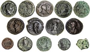 Lote de 12 monedas del Bajo Imperio, incluye ... 