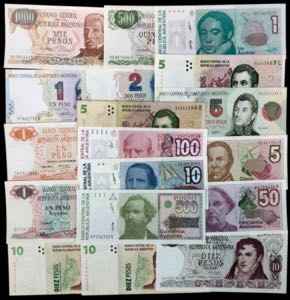 Argentina. 18 billetes de distintos valores. ... 