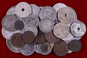 Lote de 35 monedas de diversos metales del ... 