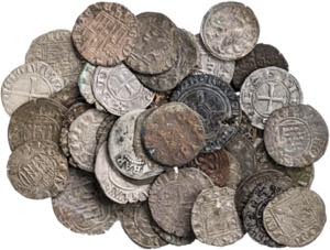 Lote de 54 monedas medievales y de los ... 