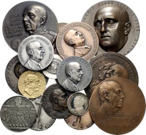1949 a 1995. Lote de 17 medallas dedicadas a ... 
