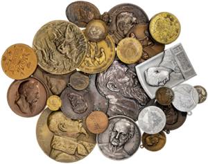 1889-1928. Alfonso XIII. Lote de 25 medallas ... 