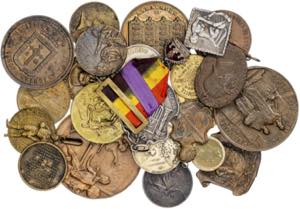 1900-1930. Alfonso XIII. Lote de 24 medallas ... 