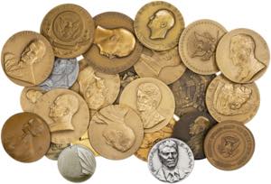 1931-1981. Conjunto de 24 medallas de ... 