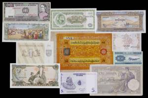 Lote de 2 álbumes con 626 billetes de ... 