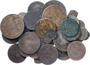Lote de 45 monedas en cobre de los Austrias ... 