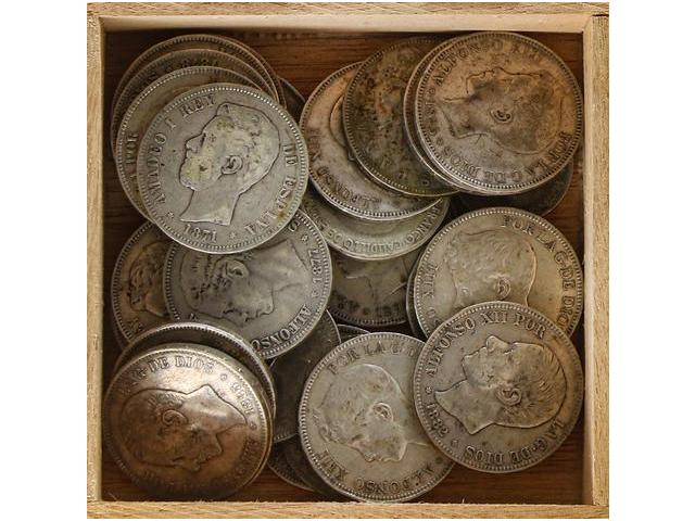 Cajita con 29 monedas. 1870 a ... 
