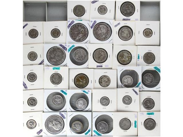 Lote 33 monedas. 1869 a 1926. ... 