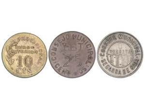 Lote 3 monedas. AE, Cuni y Latón. Incluye: ... 
