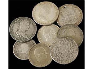 Lote 8 monedas 8 (4), 10, 20 Reales y 100 ... 