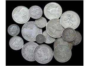 Lote 18 monedas de plata. Siglos XVIII a XX. ... 