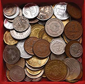 LOTTI - Estere  URUGUAY - Lotto di 69 monete