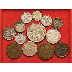 LOTTI - Estere  VARIE - Lotto di 13 monete