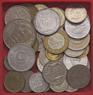 LOTTI - Estere  VARIE - Lotto di 40 monete