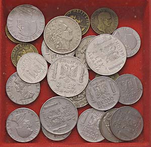 LOTTI - Estere  ALBANIA - Lotto di 24 monete