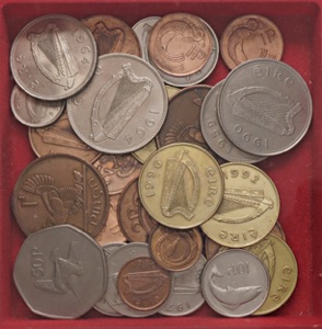 LOTTI - Estere  IRLANDA - Lotto di 36 monete
