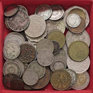 LOTTI - Estere  VARIE - Lotto di 63 monete