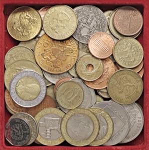 LOTTI - Estere  VARIE - Lotto di 66 monete