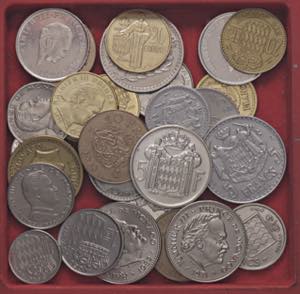 LOTTI - Estere  MONACO - Lotto di 69 monete