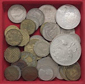 LOTTI - Estere  VARIE - Lotto di 33 monete