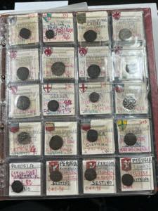 ALBUM contenente 44 monete dal 1200 al 1800 ... 