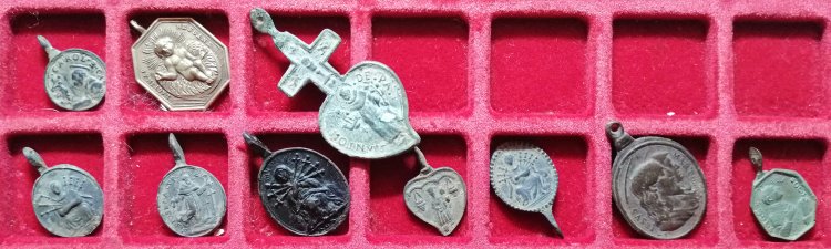 10 medaglie religiose di piccolo ... 