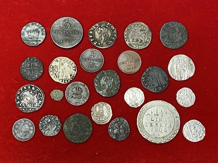 (§) 24 monete veneziane di ... 