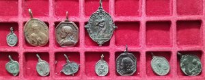 11 medaglie religiose di piccolo modulo  ... 
