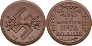 Drittes Reich  Braune Porzellanmedaille 1935 ... 