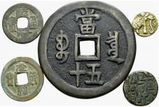 Lot. China. 15 bronze cash-Mnzen. Indien. 2 ... 