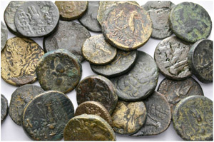 Lots - 96 Greek bronzes, small and medium ... 