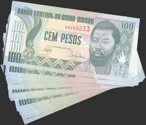 GUINEA-BISSAU: 28x100 Pesos (1.3.1990) in ... 
